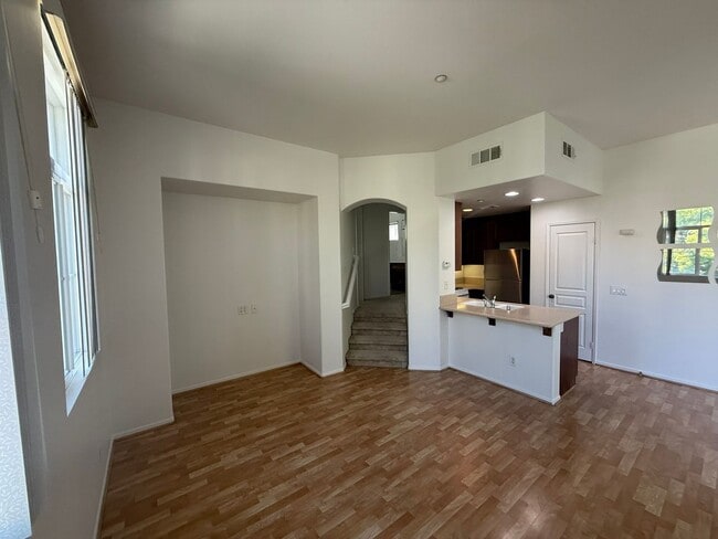 Building Photo - 3 bed 3 bath by Cal Sate!