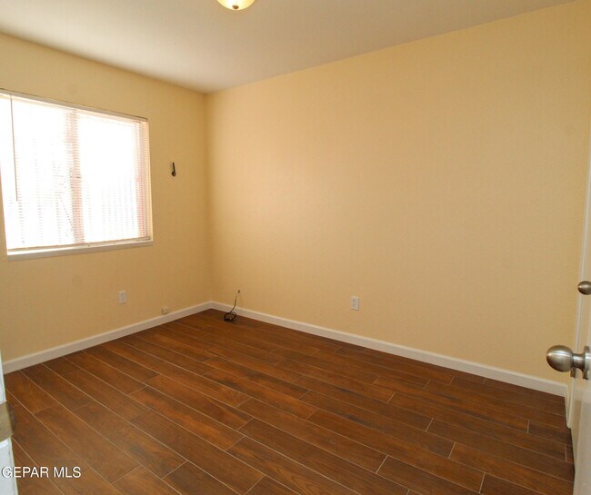 Building Photo - 1808 Dean Martin Dr