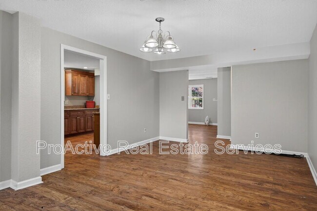 Building Photo - 1065 Lindenwood Ave