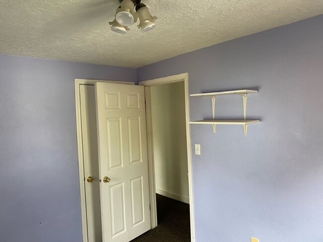 Building Photo - UNIVERSITY LIVING - Beautiful 5 Bedroom Ho...