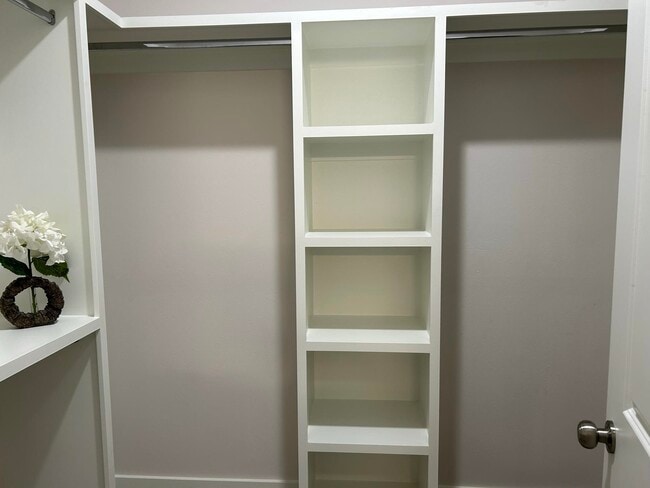 Building Photo - 1411 Los Estribos Dr