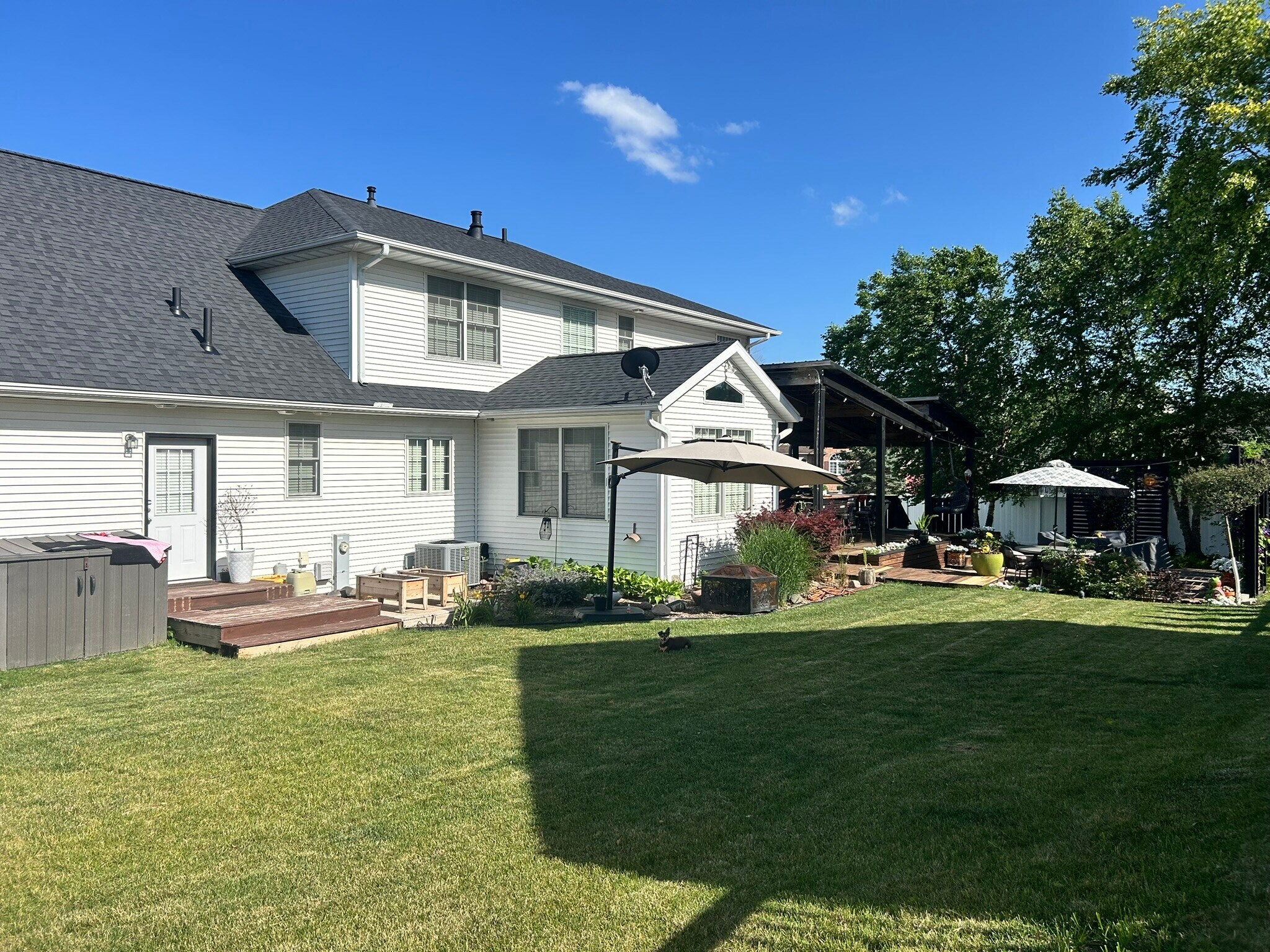 Building Photo - 2810 Emerald Dr