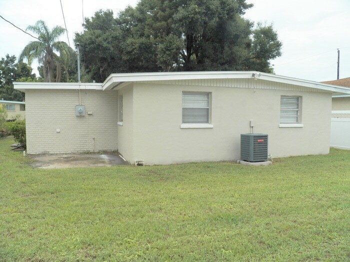 Building Photo - 2514 10th Ave Dr E