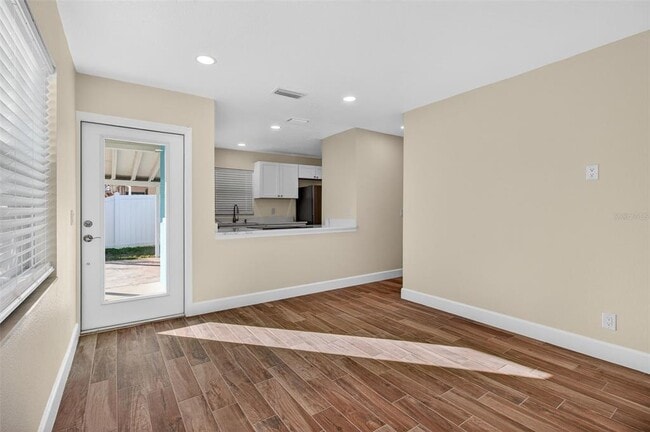 Building Photo - 3117 W La Salle St