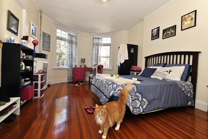 Building Photo - 10 Strathmore Rd