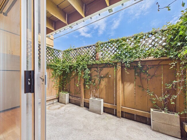Building Photo - 3162 Eucalyptus St
