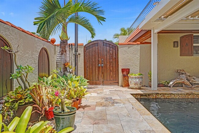 Building Photo - 683 Pelican Way