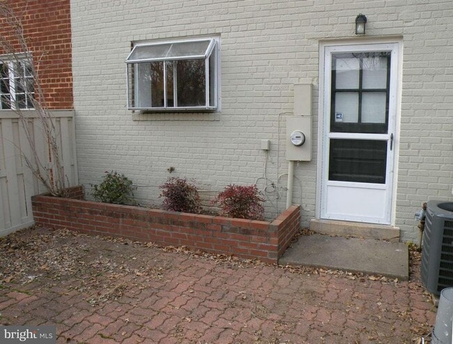 Building Photo - 3732 Jason Ave