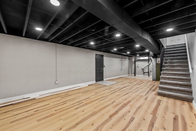 Building Photo - 1005 N Keebler Ave