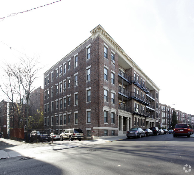 Building Photo - Long-Glen Apartments