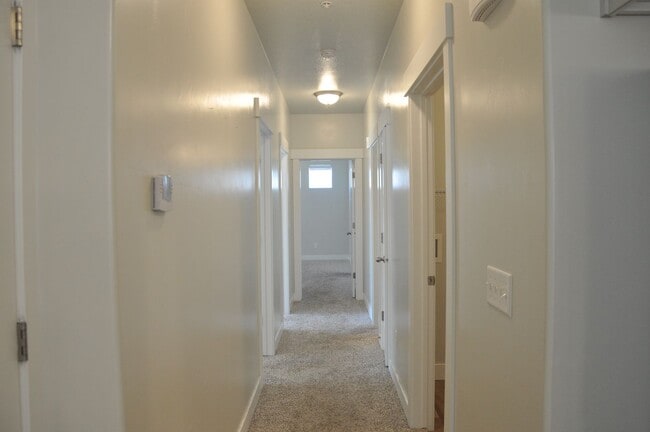 Building Photo - 3 bedroom, 2 bathroom house located in the desirable area of Saratoga Springs/ Lehi, UT