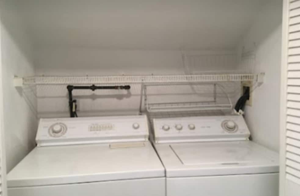 Building Photo - 159 Auburn St