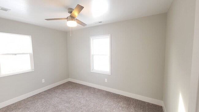 Building Photo - Fully Furnished rental with excellent central location in North cincinnati Suburbs