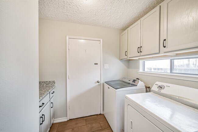 Building Photo - 22203 Fincastle Dr