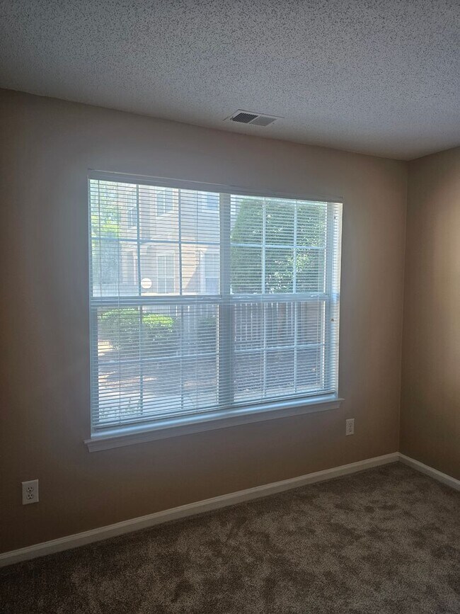 Building Photo - 315 Gainsborough Square