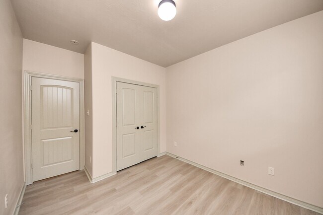 Building Photo - 2414 Argos Dr