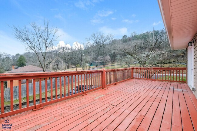 Building Photo - Amazing Move-In Ready 3-Bed 3-Bath Home - Looking for You!