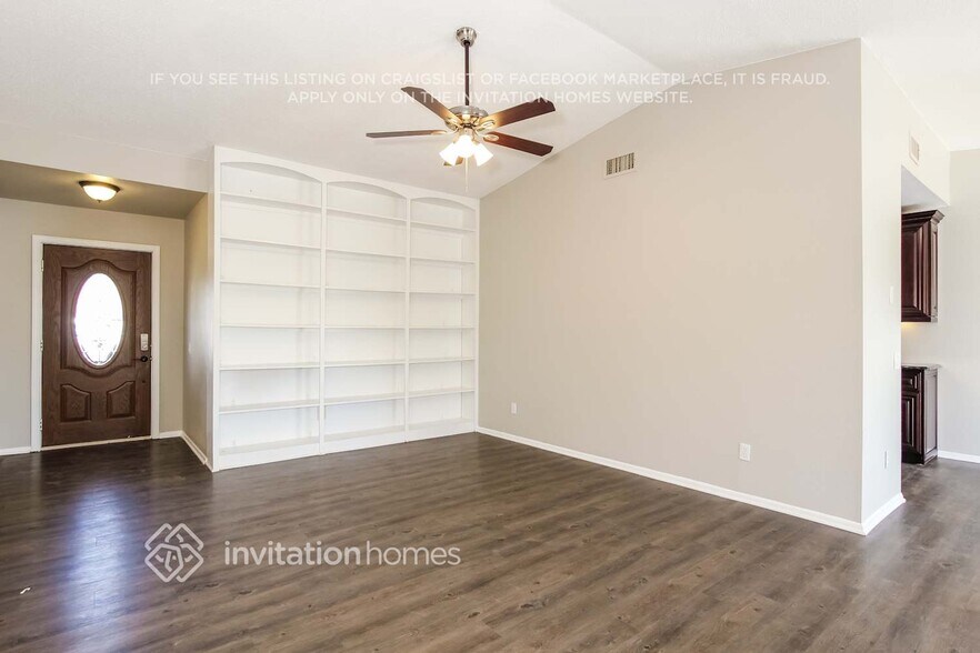 Building Photo - 10115 W Sells Dr