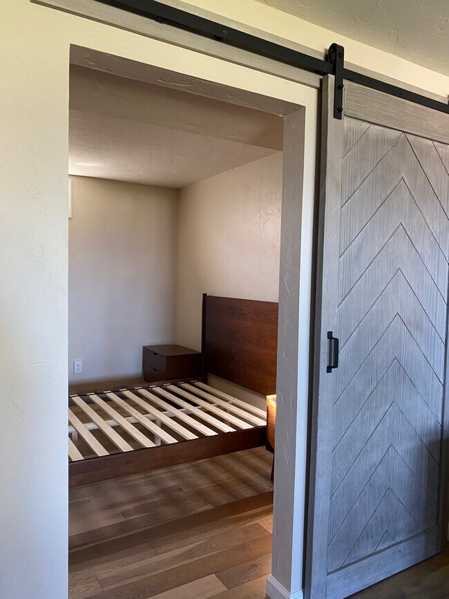 Building Photo - 128 Sunset Ridge