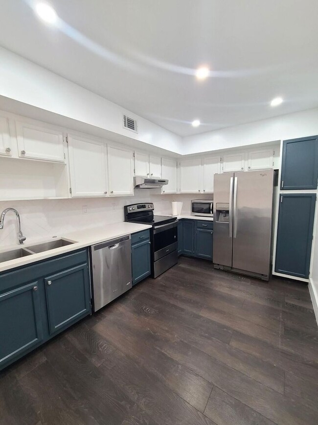 Building Photo - 3190 Leewood Terrace