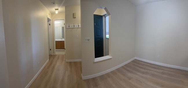 Building Photo - 8376 S Upham Way