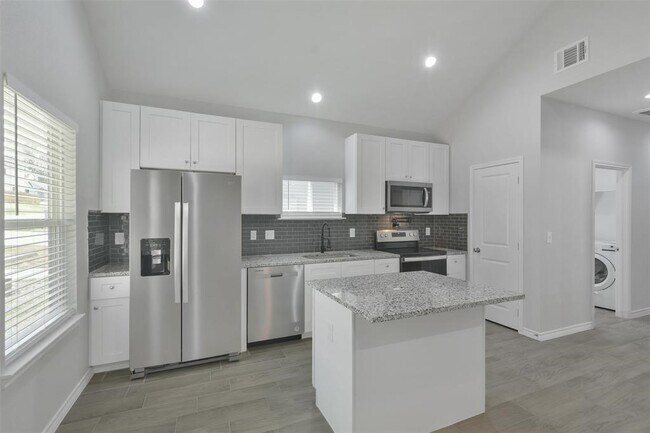 Building Photo - 352 Westchase St