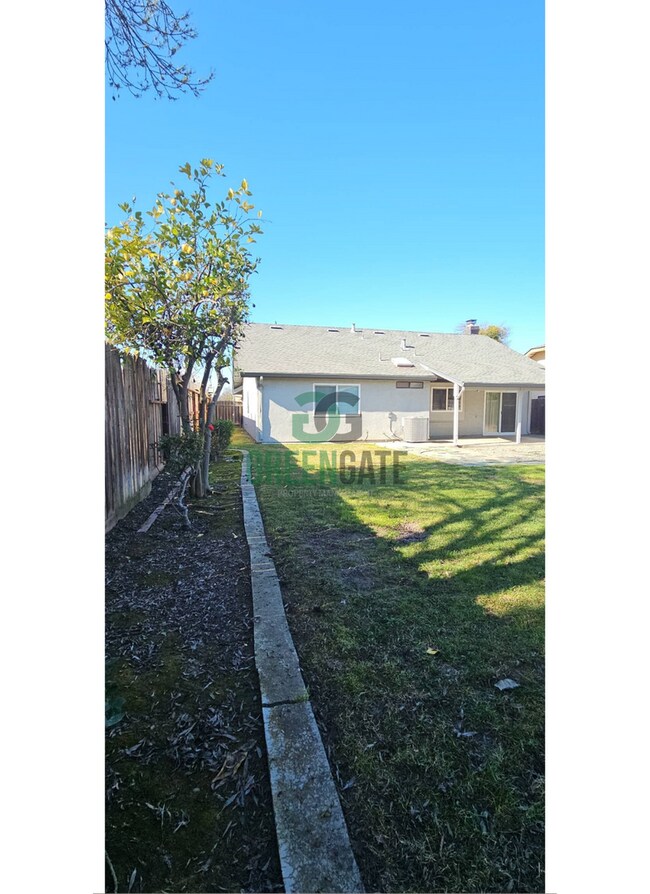 Building Photo - Now Available! Spacious 3 Bedroom, 2 Bathroom Home.