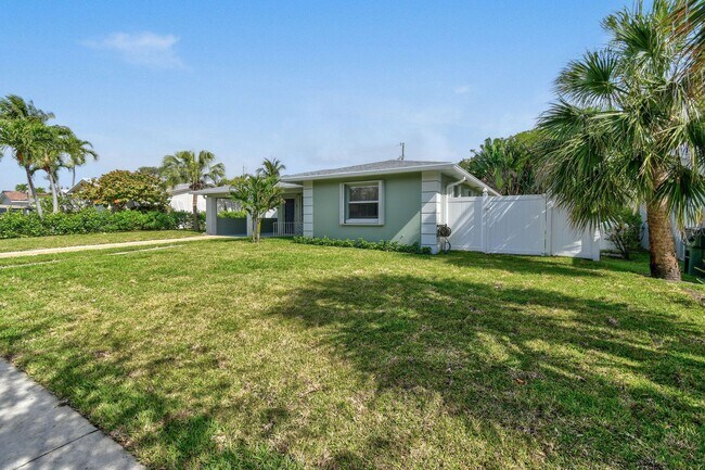 Building Photo - Beautifully maintained 2-bed/2-bath single-family residence is available for rent in one of West ...