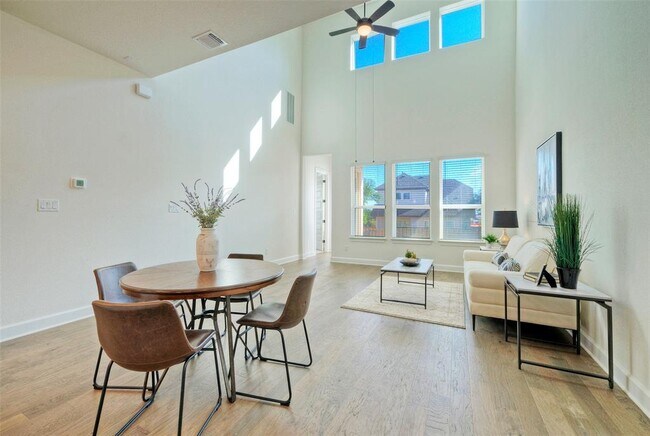 Building Photo - 245 Darley Oak Dr