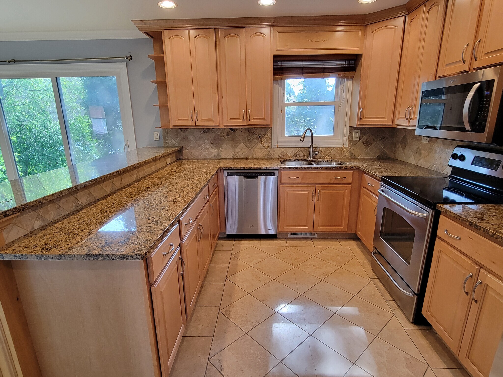 Building Photo - 2116 Rugen Rd