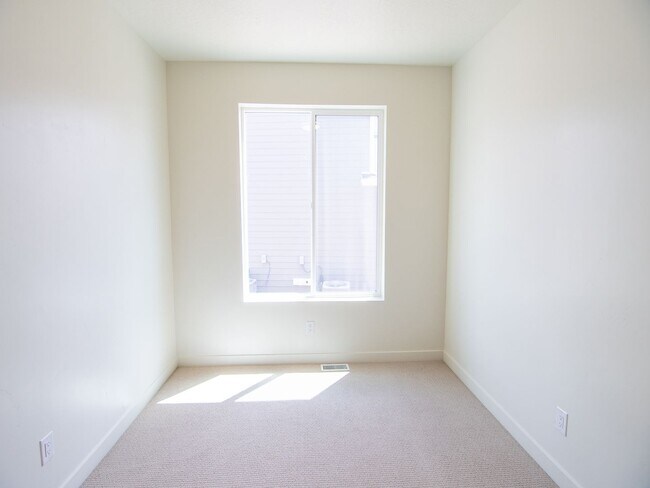 Building Photo - New 3-Bed Eagle Mountain Home!!