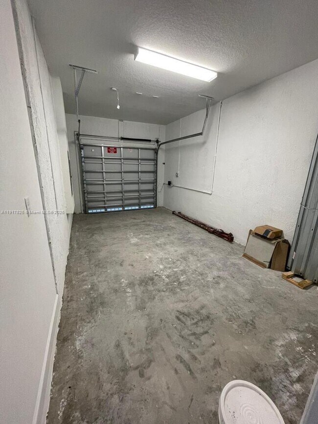 Building Photo - 2634 SE 11th Ct