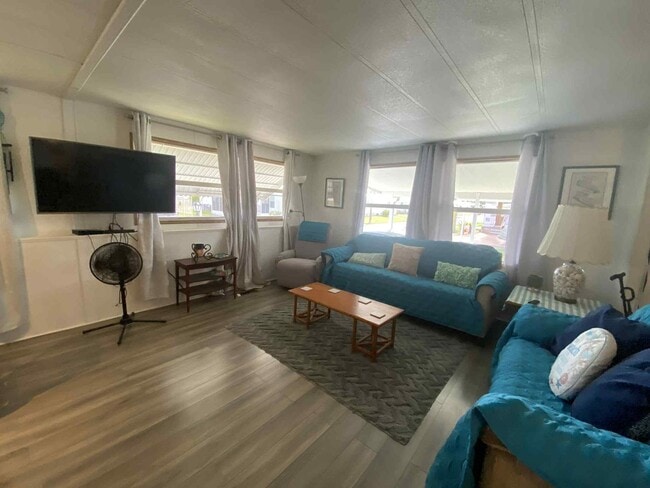 Building Photo - 5316 53rd Ave E