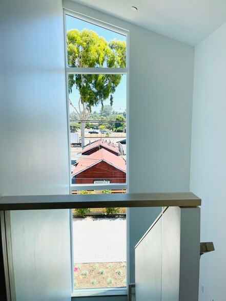 Building Photo - 112 Grandview St