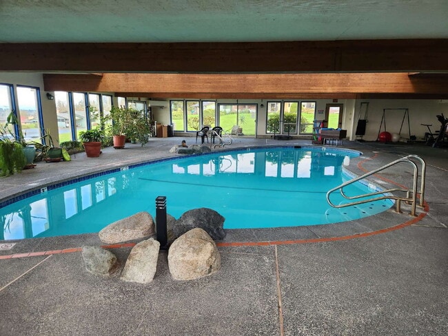 Building Photo - 1 bed 1 bath condo in 55+ community: ALL Utilities included!