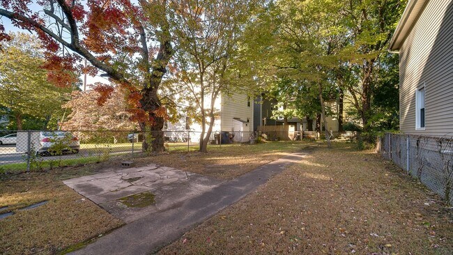 Building Photo - 185 Willow St