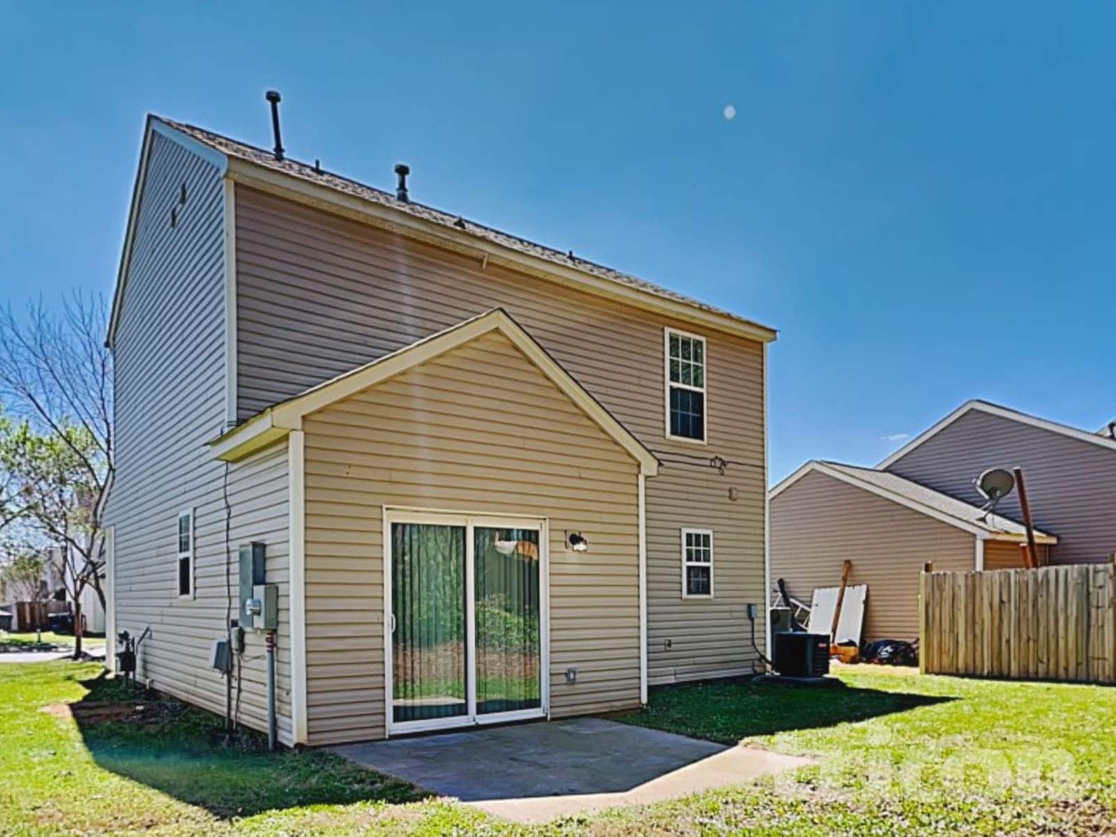 Building Photo - 5400 Peachwood Dr