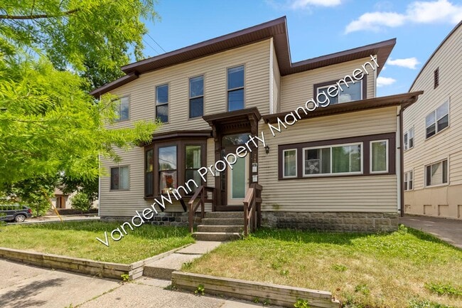 Building Photo - 740 Kellogg St SE