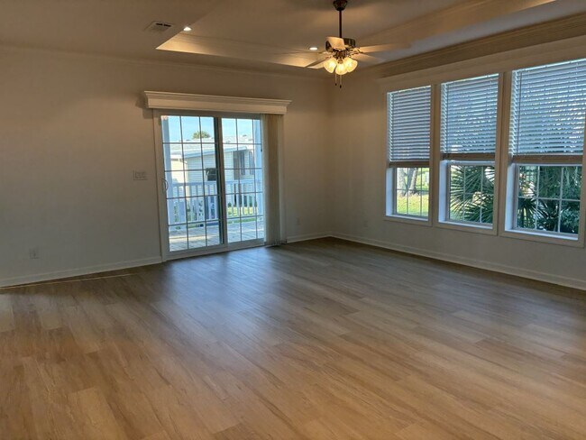 Building Photo - 250 Bimini Cay Cir