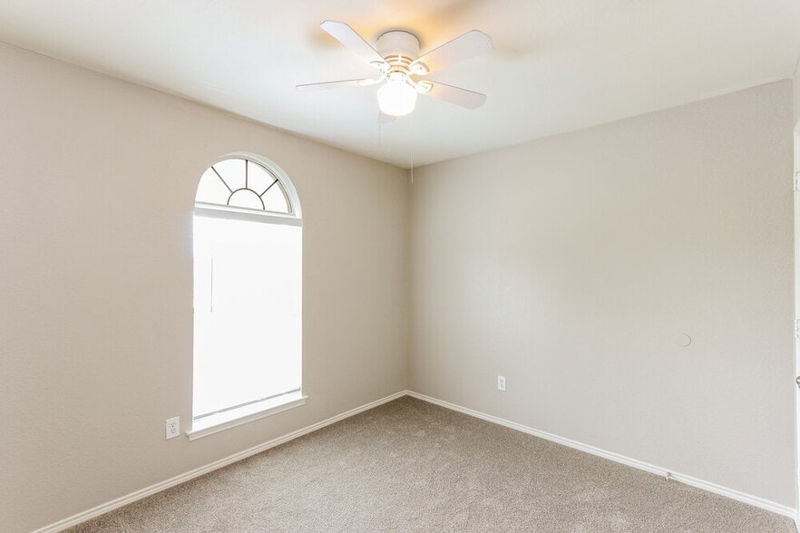 Building Photo - 948 Benjamin Dr