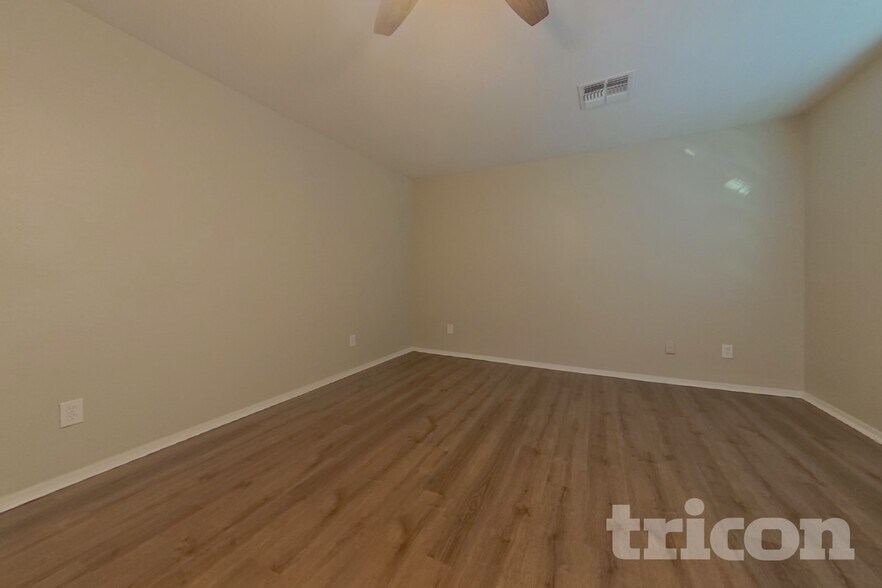 Building Photo - 5733 W Milada Dr