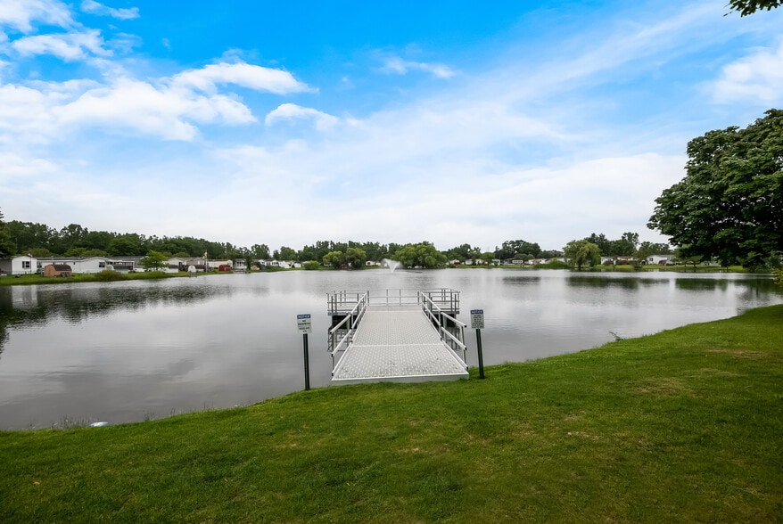 Building Photo - 48592 Leafdale Ct