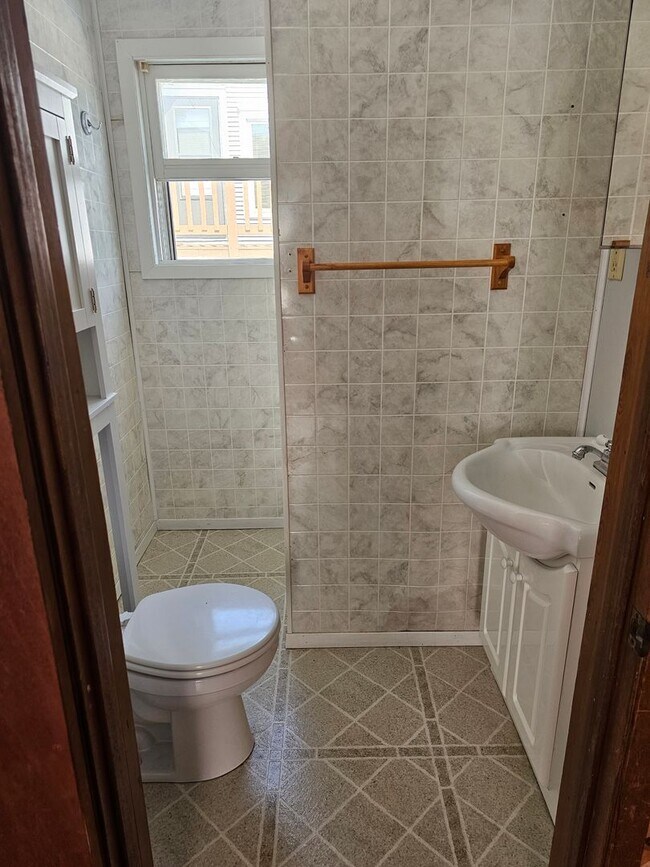 Building Photo - 2 Bedroom Wisconsin Rapids