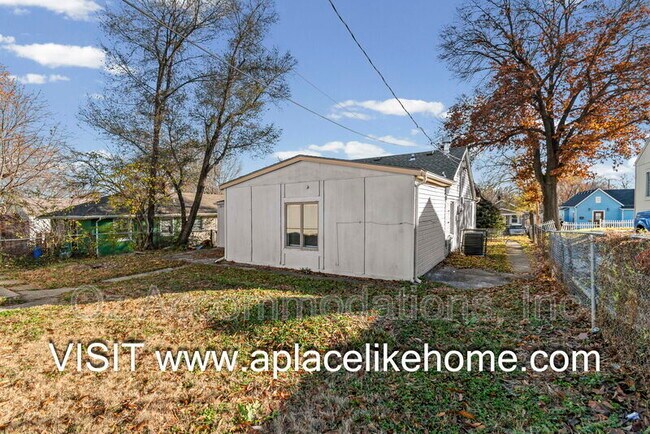 Building Photo - 2936 Stewart Ave