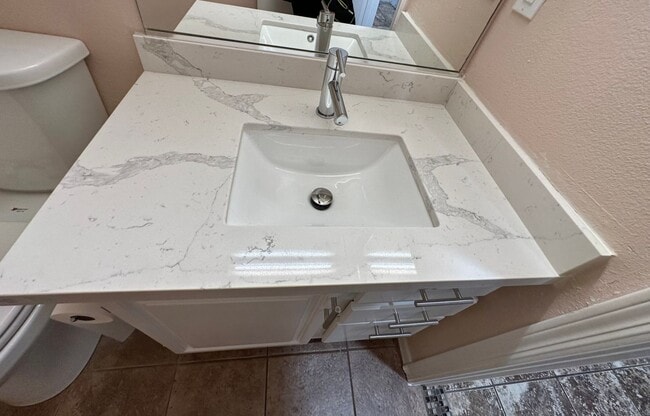 Building Photo - Darling one story home