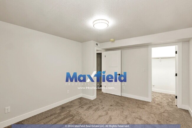 Building Photo - MODERN TWIN HOME - 4 BD 3.5 BA 2 GA - EV Friendly North Sale Lake /Bountiful Area