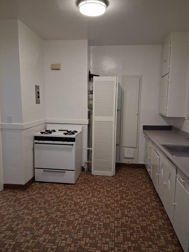 Building Photo - 522-526 33rd Street