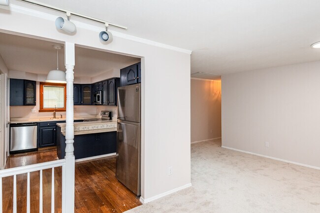 Building Photo - 6757 Summerdale Dr