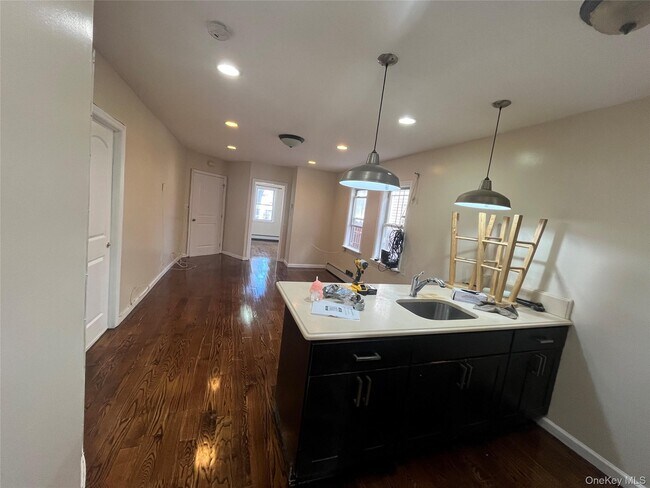 Building Photo - 168-28 106th Ave