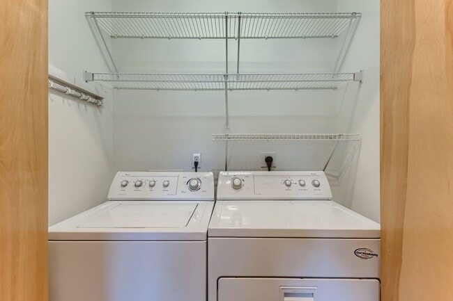 Building Photo - 3 Bedroom 3 Bathroom in Northglenn!